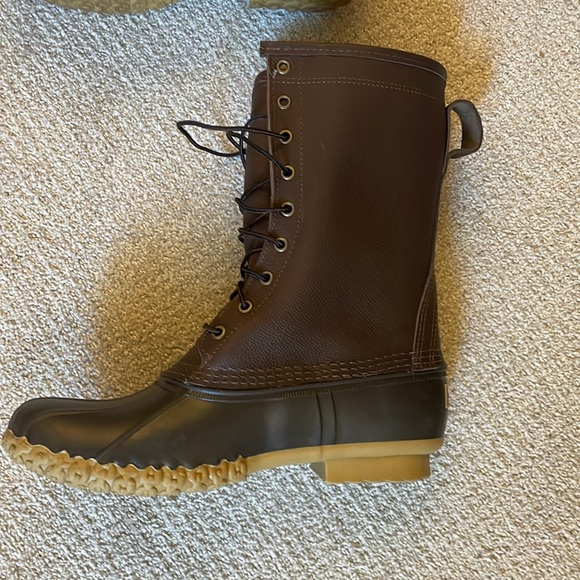 Women’s 10 wide Maine hunting boots - Picture 2 of 5